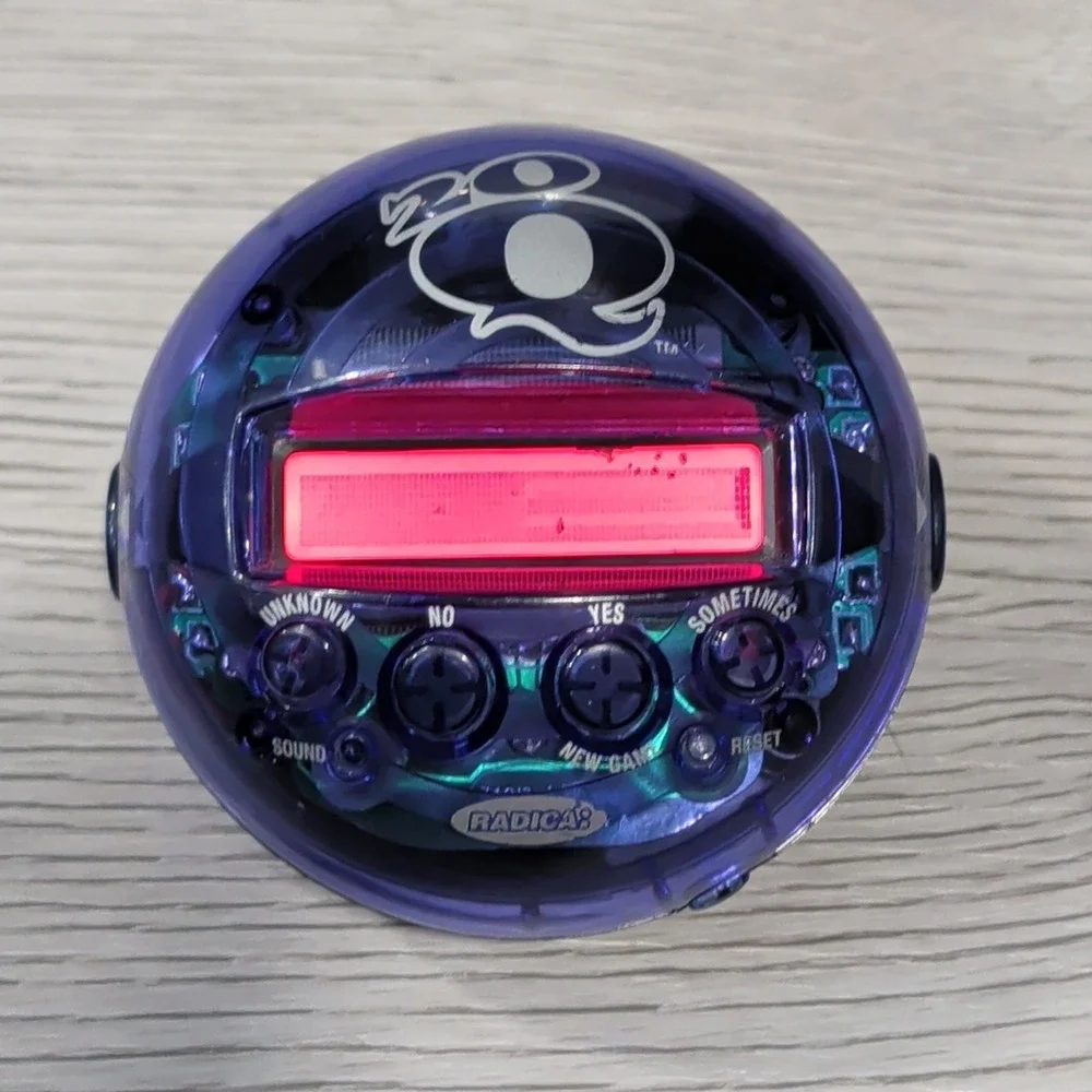 Radica 20Q Handheld Game Purple Electronic Mind Reader Vintage Toy & TESTED